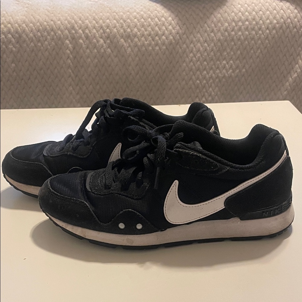 Nike Black and White Women's Sneakers